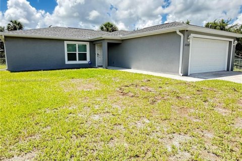 House in LaBelle, Florida 3 bedrooms № 1807093 - photo 1