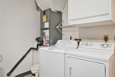 Casa en venta en Sarasota, Florida, 3 dormitorios, 136.38 m2 № 2430938 - foto 2