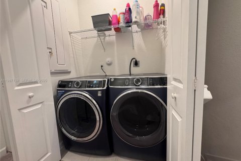 Townhouse in Miami, Florida 3 bedrooms, 133.97 sq.m. № 2046619 - photo 25