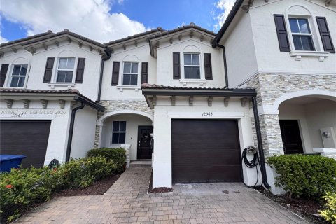 Townhouse in Miami, Florida 3 bedrooms, 133.97 sq.m. № 2046619 - photo 1