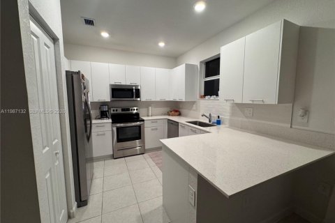 Townhouse in Miami, Florida 3 bedrooms, 133.97 sq.m. № 2046619 - photo 10