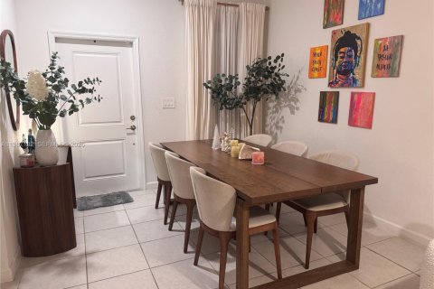 Townhouse in Miami, Florida 3 bedrooms, 133.97 sq.m. № 2046619 - photo 2