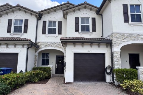 Townhouse in Miami, Florida 3 bedrooms, 133.97 sq.m. № 2046619 - photo 26