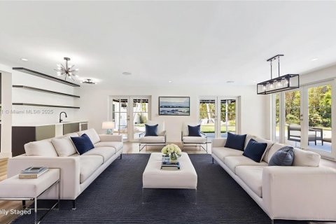 Villa ou maison à vendre à Miami, Floride: 4 chambres, 307.69 m2 № 1942663 - photo 17