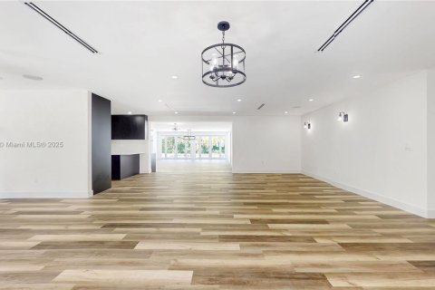Villa ou maison à vendre à Miami, Floride: 4 chambres, 307.69 m2 № 1942663 - photo 12