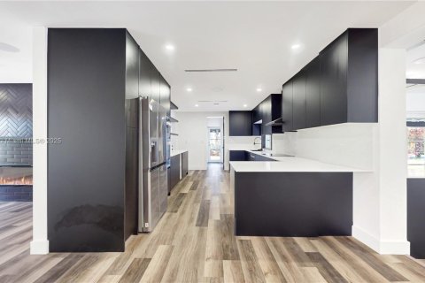 Villa ou maison à vendre à Miami, Floride: 4 chambres, 307.69 m2 № 1942663 - photo 8
