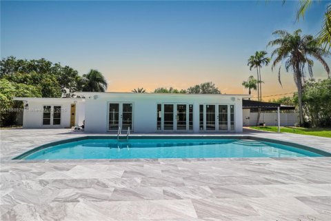Villa ou maison à vendre à Miami, Floride: 4 chambres, 307.69 m2 № 1942663 - photo 2