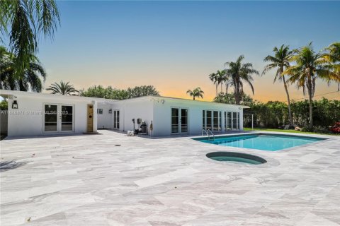 Villa ou maison à vendre à Miami, Floride: 4 chambres, 307.69 m2 № 1942663 - photo 3