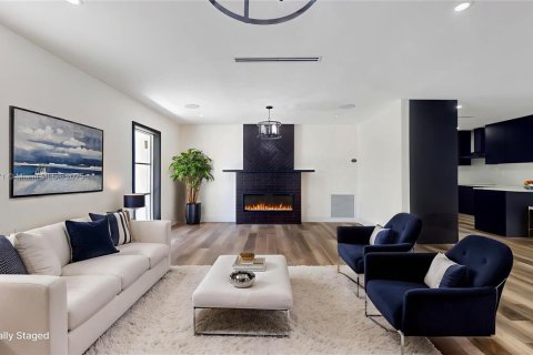 Villa ou maison à vendre à Miami, Floride: 4 chambres, 307.69 m2 № 1942663 - photo 5