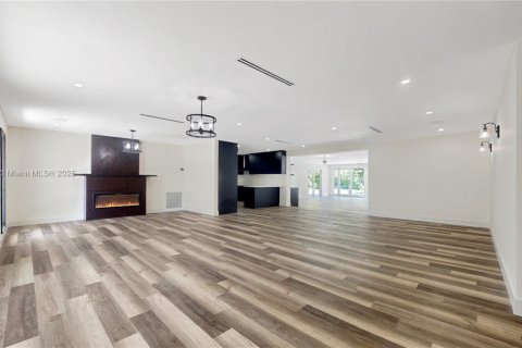 Villa ou maison à vendre à Miami, Floride: 4 chambres, 307.69 m2 № 1942663 - photo 6