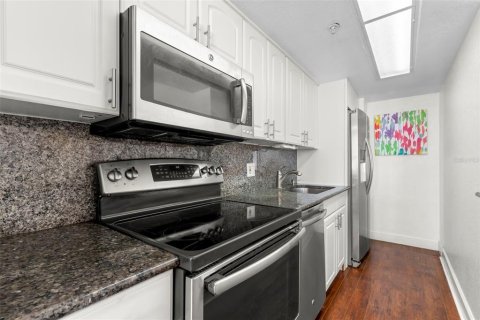 Condominio en venta en Saint Petersburg, Florida, 1 dormitorio, 75.34 m2 № 1574572 - foto 13