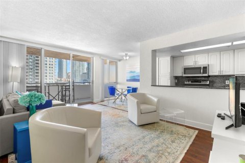 Condominio en venta en Saint Petersburg, Florida, 1 dormitorio, 75.34 m2 № 1574572 - foto 2