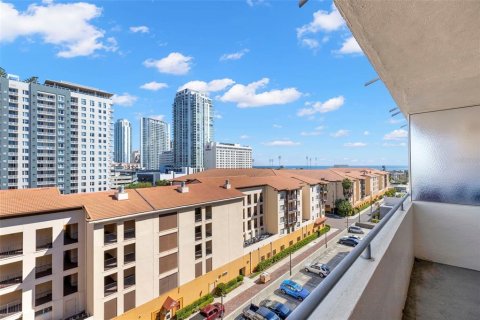 Condominio en venta en Saint Petersburg, Florida, 1 dormitorio, 75.34 m2 № 1574572 - foto 3