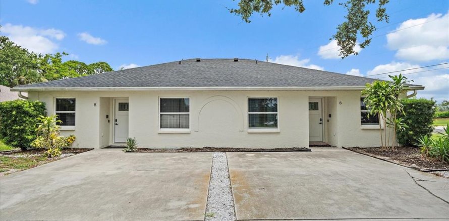 Commercial property in Osprey, Florida 175.31 sq.m. № 1812644