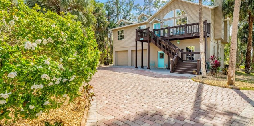 Casa en Port Richey, Florida 4 dormitorios, 237.27 m2 № 1717694