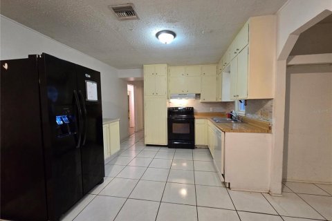 House in Seffner, Florida 3 bedrooms, 104.79 sq.m. № 1510696 - photo 3