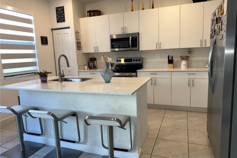 Townhouse in Homestead, Florida 3 bedrooms, 169.73 sq.m. № 1836554 - photo 4