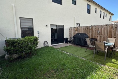 Townhouse in Homestead, Florida 3 bedrooms, 169.73 sq.m. № 1836554 - photo 16