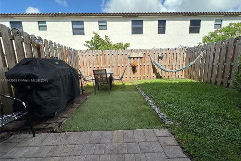 Townhouse in Homestead, Florida 3 bedrooms, 169.73 sq.m. № 1836554 - photo 1