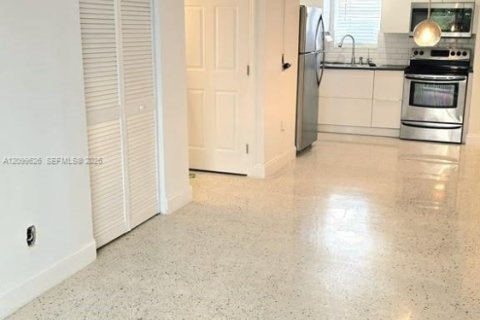 Copropriété à louer à Miami, Floride: 2 chambres, 68.84 m2 № 2397530 - photo 7