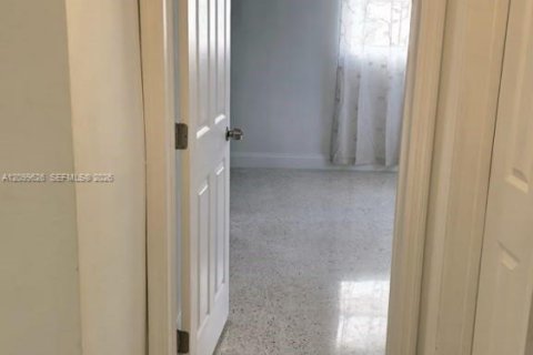 Copropriété à louer à Miami, Floride: 2 chambres, 68.84 m2 № 2397530 - photo 12