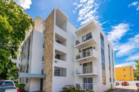 Copropriété à louer à Miami, Floride: 2 chambres, 68.84 m2 № 2397530 - photo 2