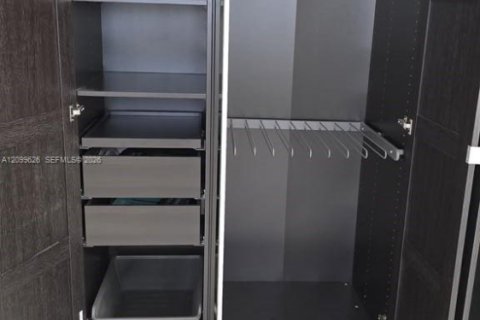Copropriété à louer à Miami, Floride: 2 chambres, 68.84 m2 № 2397530 - photo 15