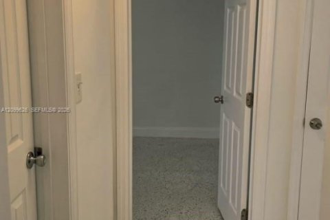 Copropriété à louer à Miami, Floride: 2 chambres, 68.84 m2 № 2397530 - photo 13