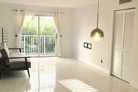 Copropriété à louer à Miami, Floride: 2 chambres, 68.84 m2 № 2397530 - photo 3