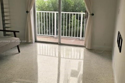 Copropriété à louer à Miami, Floride: 2 chambres, 68.84 m2 № 2397530 - photo 6