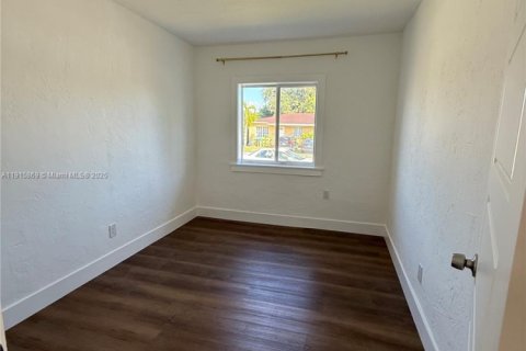 House in Miami, Florida 2 bedrooms № 1971701 - photo 16