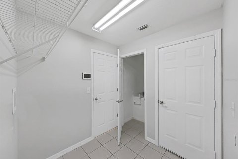 Villa ou maison à louer à Gibsonton, Floride: 4 chambres, 178.09 m2 № 2388291 - photo 9