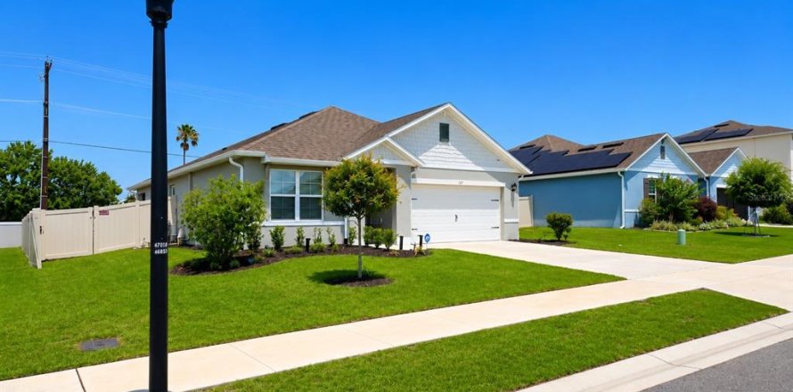 Casa en Auburndale, Florida 3 dormitorios, 162.95 m2 № 2157926