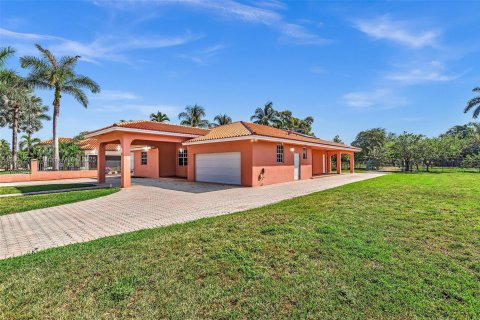 House in Miami, Florida 4 bedrooms, 278.71 sq.m. № 2015101
