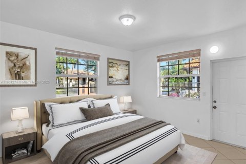 House in Miami, Florida 4 bedrooms, 278.71 sq.m. № 2015101 - photo 18