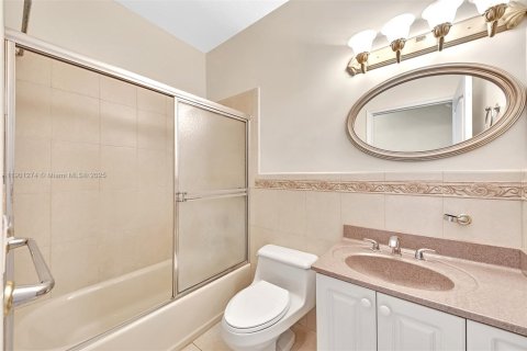 House in Miami, Florida 4 bedrooms, 278.71 sq.m. № 2015101 - photo 22