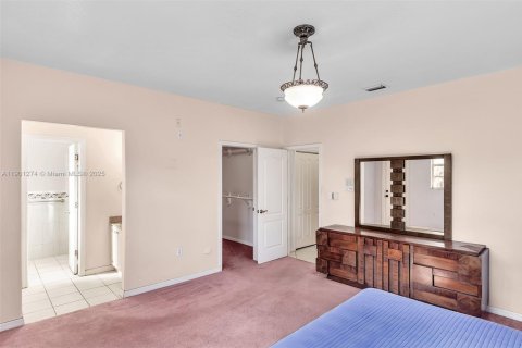 House in Miami, Florida 4 bedrooms, 278.71 sq.m. № 2015101 - photo 29