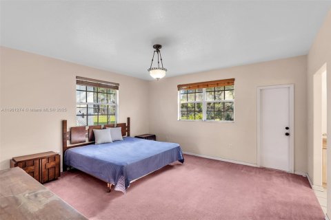 House in Miami, Florida 4 bedrooms, 278.71 sq.m. № 2015101 - photo 27