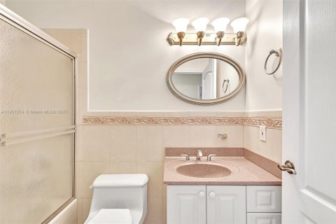 House in Miami, Florida 4 bedrooms, 278.71 sq.m. № 2015101 - photo 21
