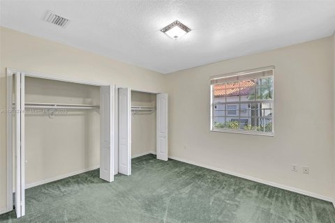 House in Miami, Florida 4 bedrooms, 278.71 sq.m. № 2015101 - photo 23