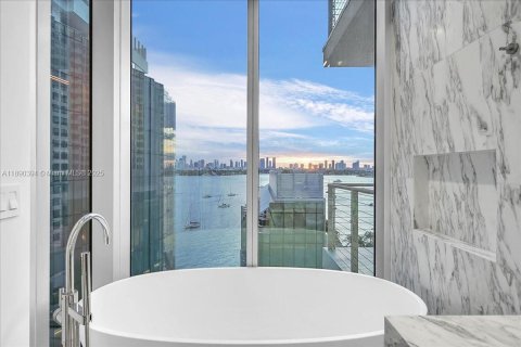 Снять в аренду кондоминиум в Майами-Бич, Флорида 3 спальни, 250м2, № 1944305 - фото 17