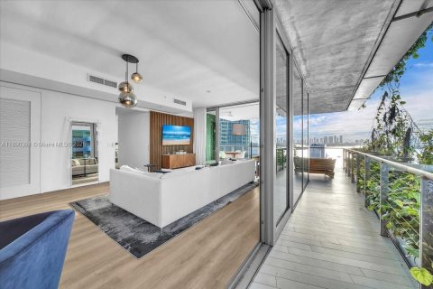 Снять в аренду кондоминиум в Майами-Бич, Флорида 3 спальни, 250м2, № 1944305 - фото 2