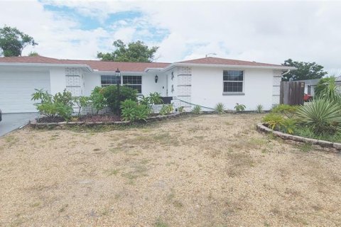 Casa en venta en Port Richey, Florida, 3 dormitorios, 161.37 m2 № 1916673 - foto 2