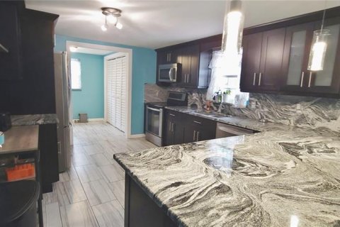 Casa en venta en Port Richey, Florida, 3 dormitorios, 161.37 m2 № 1916673 - foto 7