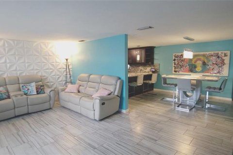 Casa en venta en Port Richey, Florida, 3 dormitorios, 161.37 m2 № 1916673 - foto 3