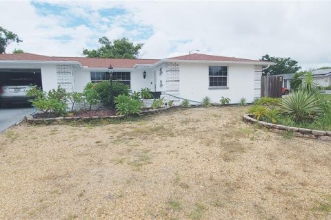 Casa en venta en Port Richey, Florida, 3 dormitorios, 161.37 m2 № 1916673 - foto 1
