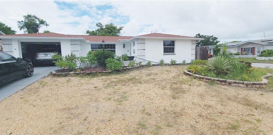 Casa en Port Richey, Florida 3 dormitorios, 161.37 m2 № 1916673