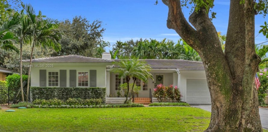 House in Coral Gables, Florida 3 bedrooms, 184.88 sq.m. № 1969657