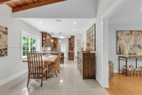 House in Coral Gables, Florida 3 bedrooms, 184.88 sq.m. № 1969657 - photo 9