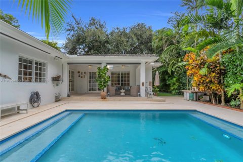 House in Coral Gables, Florida 3 bedrooms, 184.88 sq.m. № 1969657 - photo 29